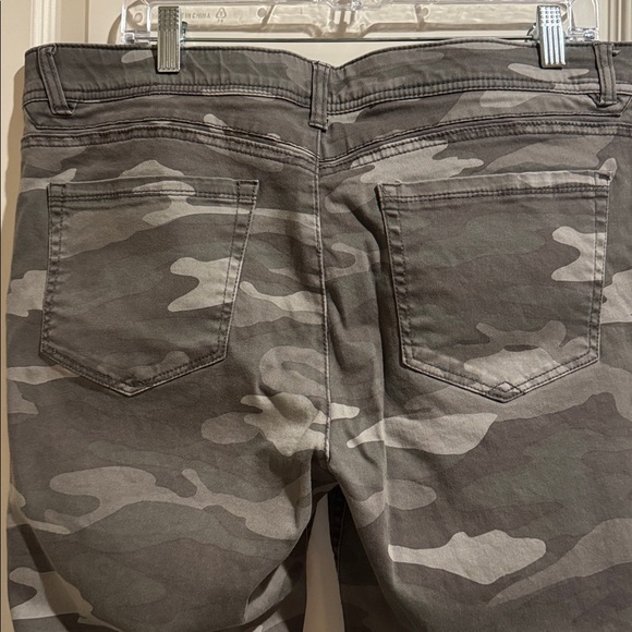 Women’s Democracy Green Camo Pants - Picture 3 of 4